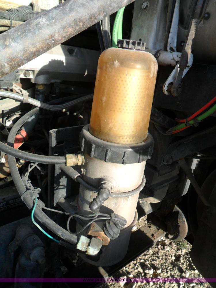 image for item B1196 1995 White/volvo WIA semi truck