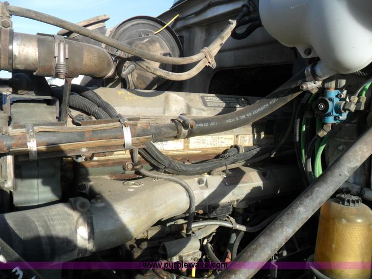 image for item B1196 1995 White/volvo WIA semi truck