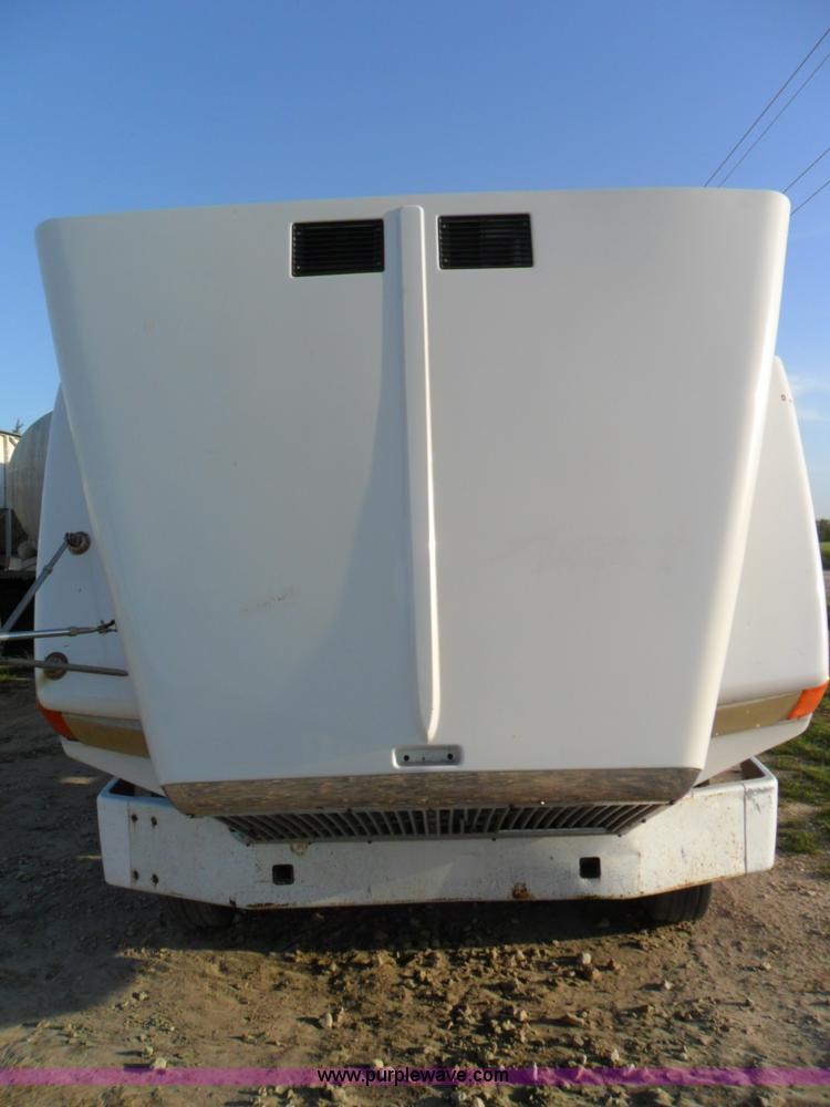 image for item B1196 1995 White/volvo WIA semi truck