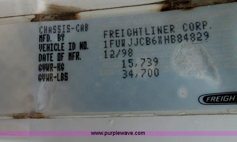 image for item B2279 1999 Freightliner FL80 semi truck