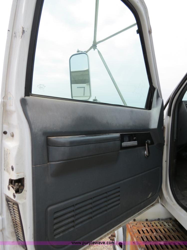 image for item B2280 1999 GMC C6500 refrigerator box truck