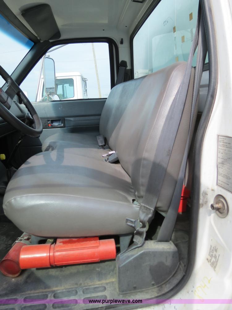 image for item B2280 1999 GMC C6500 refrigerator box truck