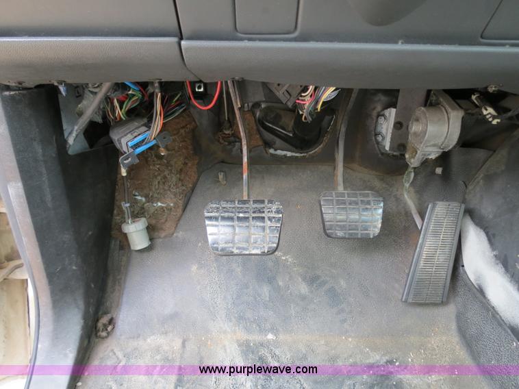 image for item B2280 1999 GMC C6500 refrigerator box truck