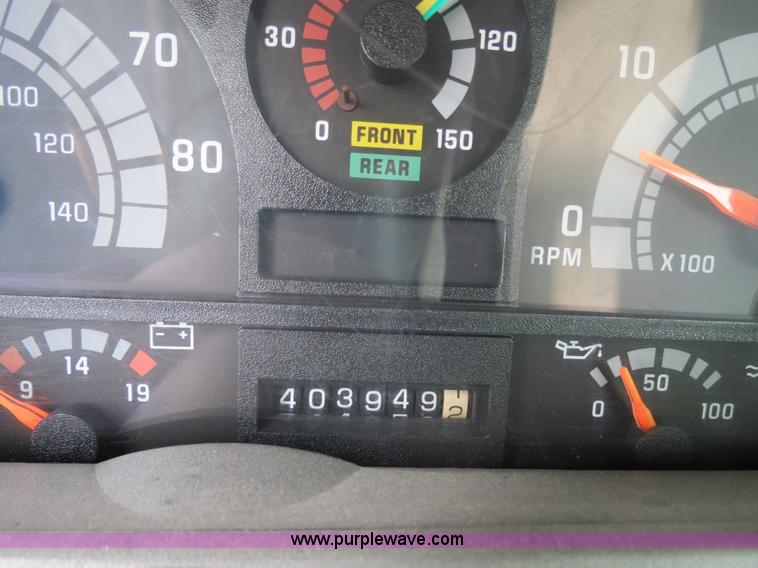 image for item B2280 1999 GMC C6500 refrigerator box truck