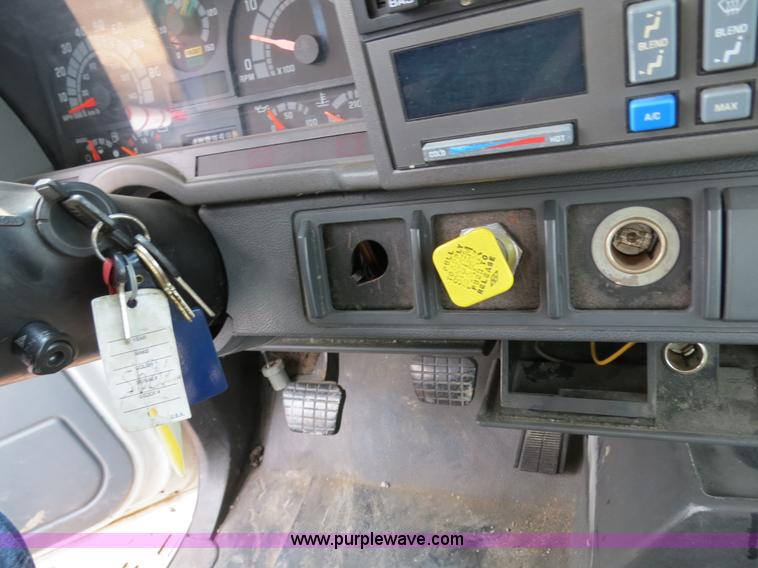 image for item B2280 1999 GMC C6500 refrigerator box truck