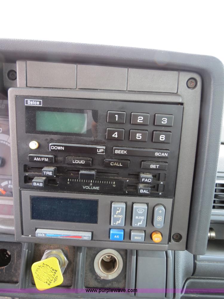 image for item B2280 1999 GMC C6500 refrigerator box truck