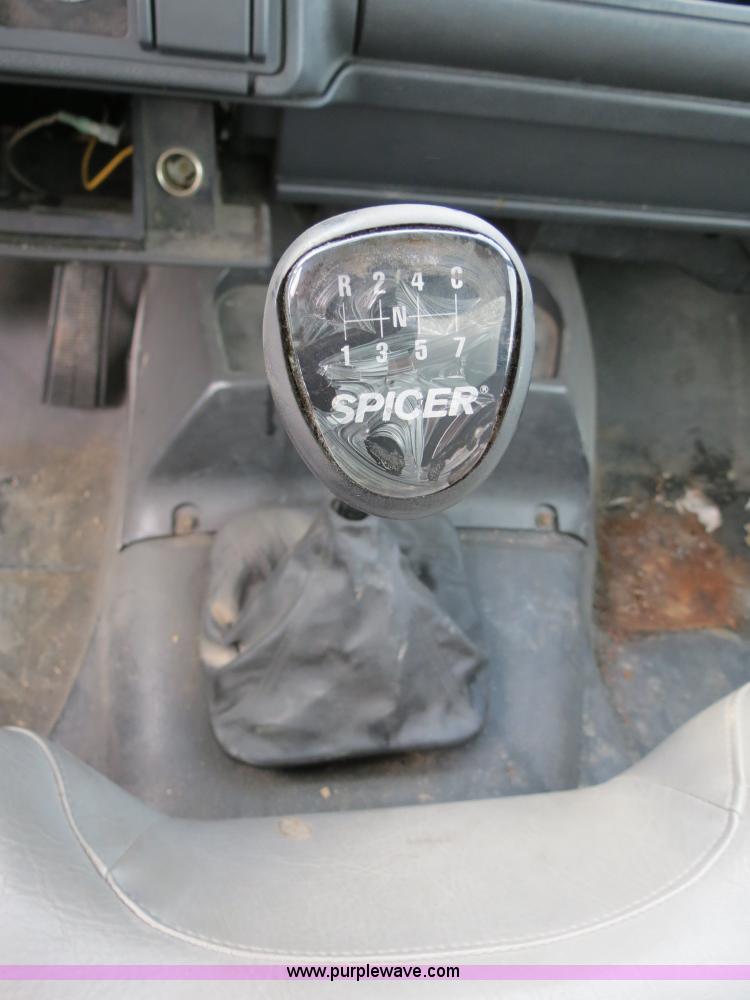 image for item B2280 1999 GMC C6500 refrigerator box truck