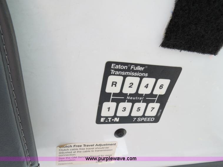 image for item B2280 1999 GMC C6500 refrigerator box truck