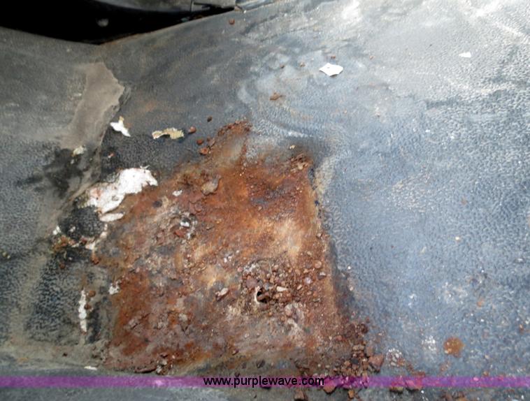 image for item B2280 1999 GMC C6500 refrigerator box truck