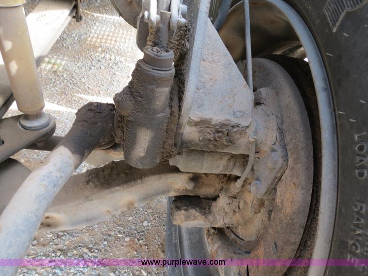 image for item B2280 1999 GMC C6500 refrigerator box truck