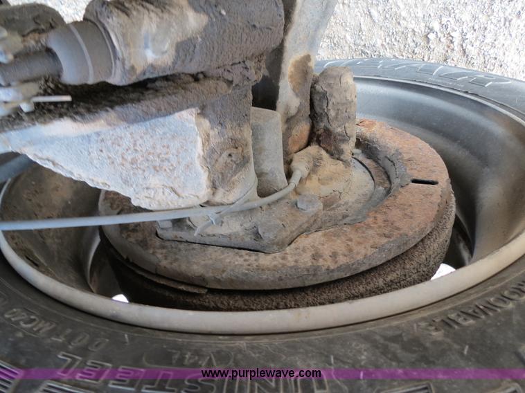 image for item B2280 1999 GMC C6500 refrigerator box truck