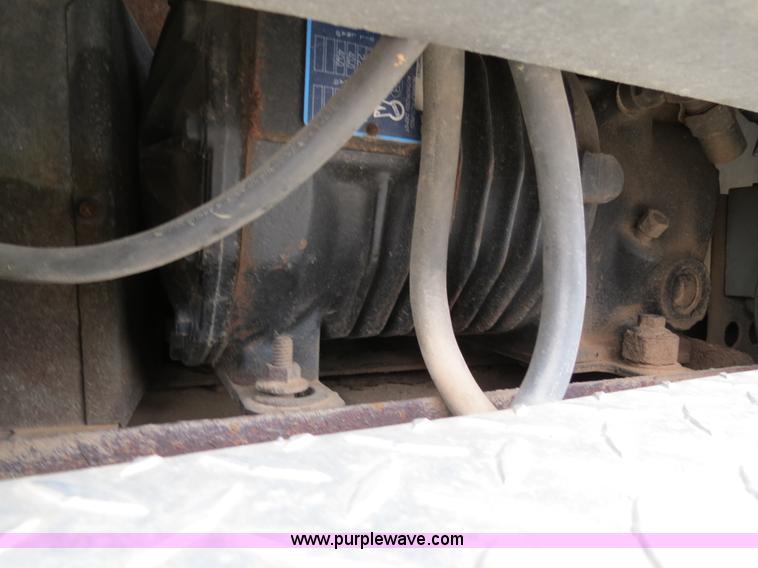 image for item B2280 1999 GMC C6500 refrigerator box truck