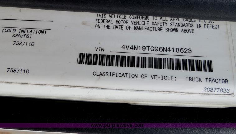 image for item B2281 2006 Volvo VNL semi truck