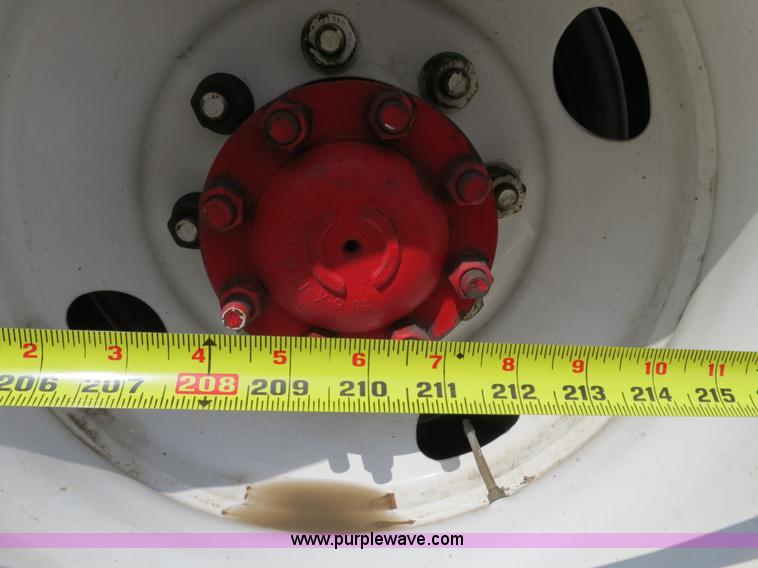 image for item B2281 2006 Volvo VNL semi truck