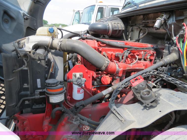 image for item B2281 2006 Volvo VNL semi truck