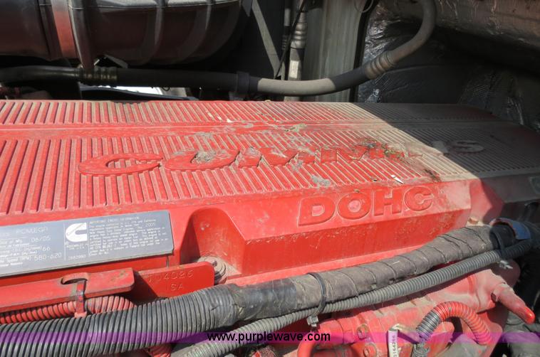 image for item B2281 2006 Volvo VNL semi truck