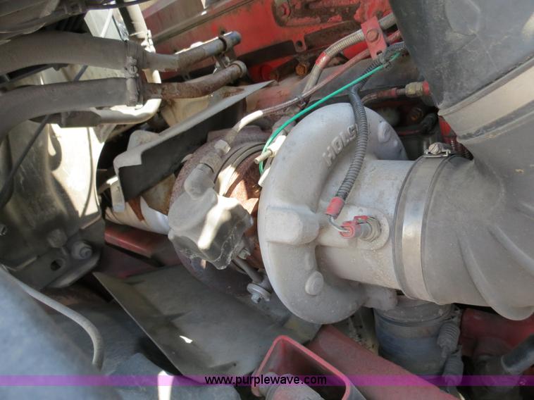 image for item B2281 2006 Volvo VNL semi truck