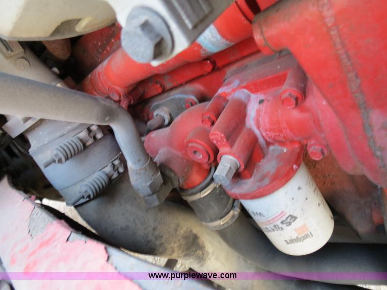 image for item B2281 2006 Volvo VNL semi truck