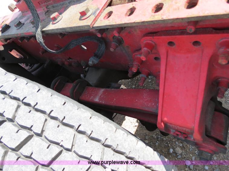 image for item B2281 2006 Volvo VNL semi truck