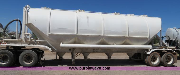 image for item B2292 1970 Fruehauf 40' aluminum pneumatic dry bulk trailer