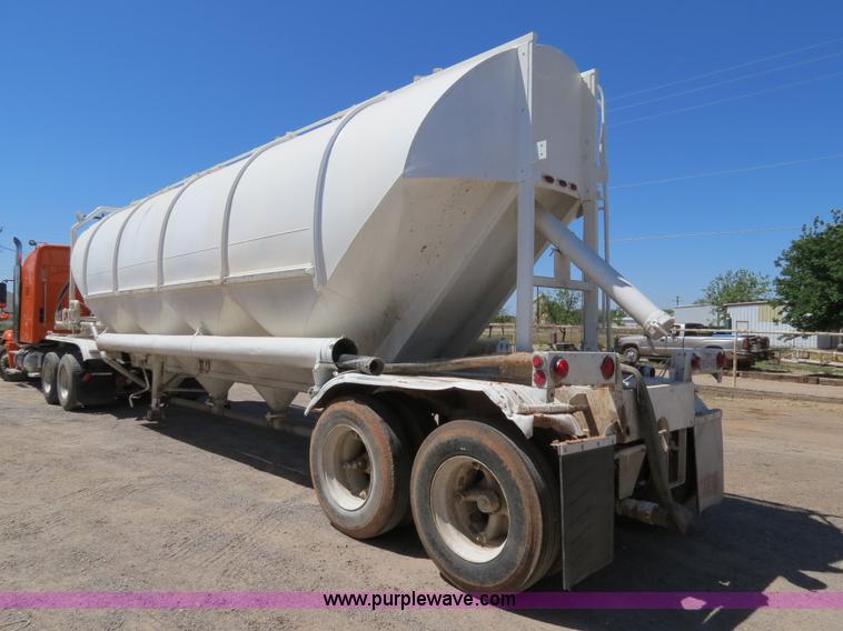 image for item B2292 1970 Fruehauf 40' aluminum pneumatic dry bulk trailer