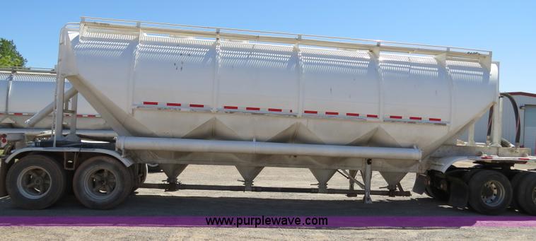 image for item B2292 1970 Fruehauf 40' aluminum pneumatic dry bulk trailer