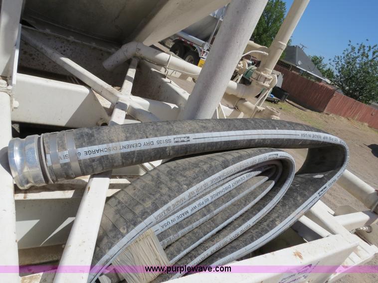 image for item B2292 1970 Fruehauf 40' aluminum pneumatic dry bulk trailer