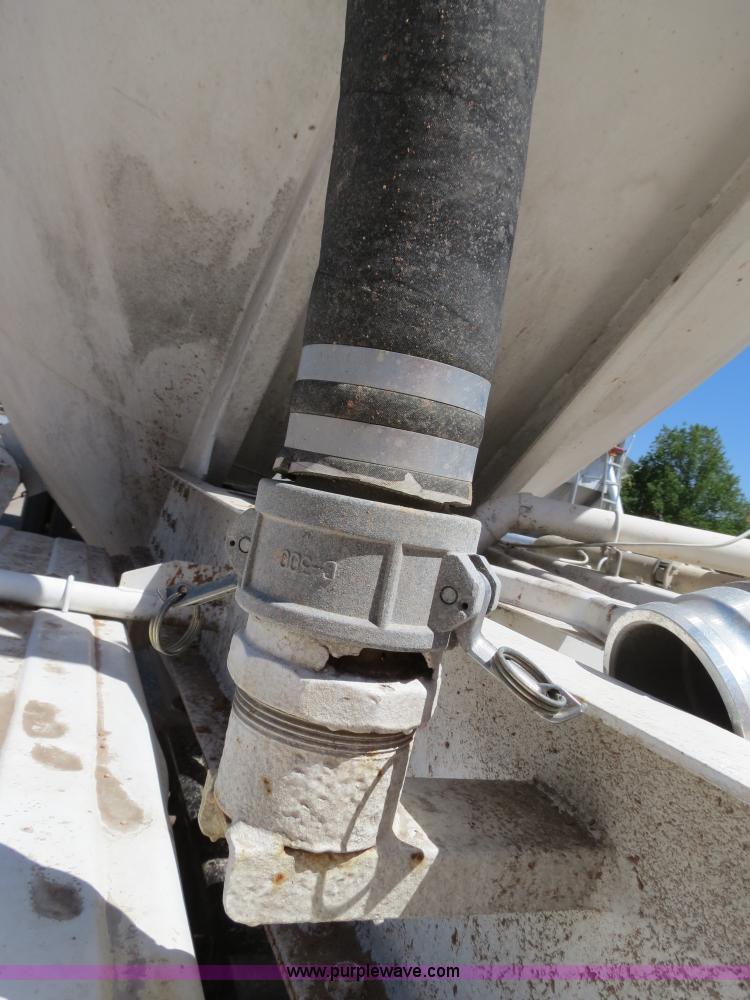 image for item B2292 1970 Fruehauf 40' aluminum pneumatic dry bulk trailer