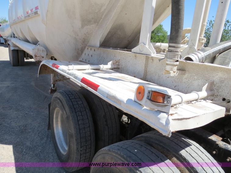 image for item B2292 1970 Fruehauf 40' aluminum pneumatic dry bulk trailer