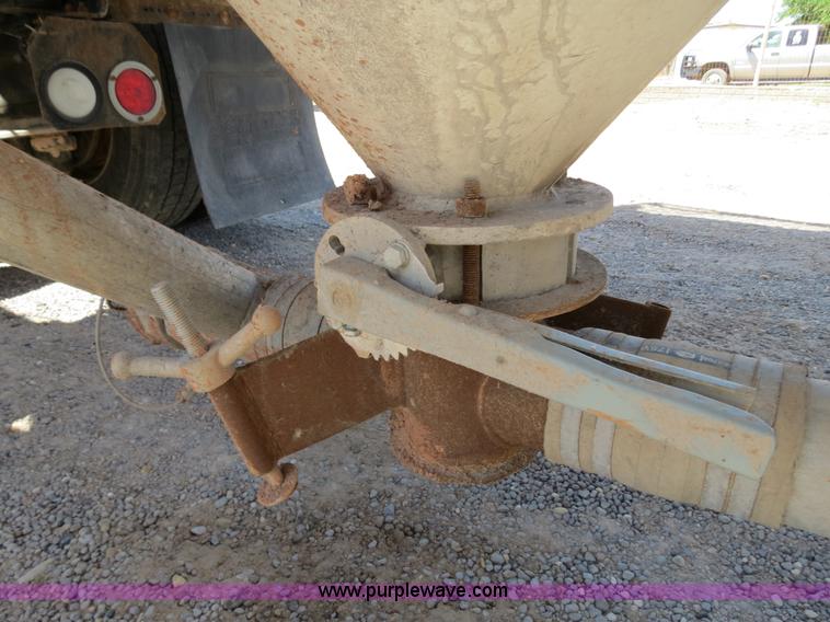 image for item B2292 1970 Fruehauf 40' aluminum pneumatic dry bulk trailer