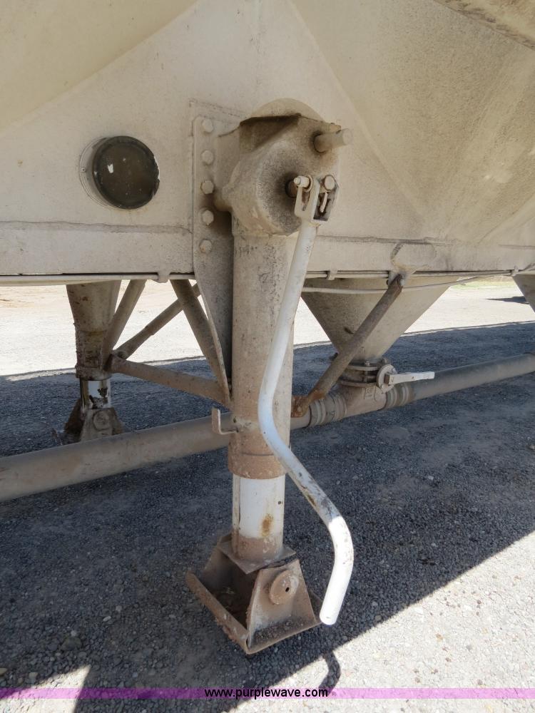 image for item B2292 1970 Fruehauf 40' aluminum pneumatic dry bulk trailer