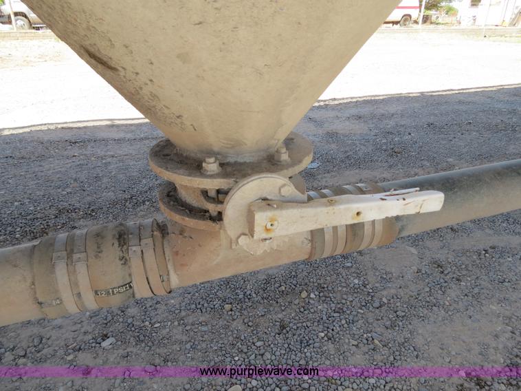 image for item B2292 1970 Fruehauf 40' aluminum pneumatic dry bulk trailer