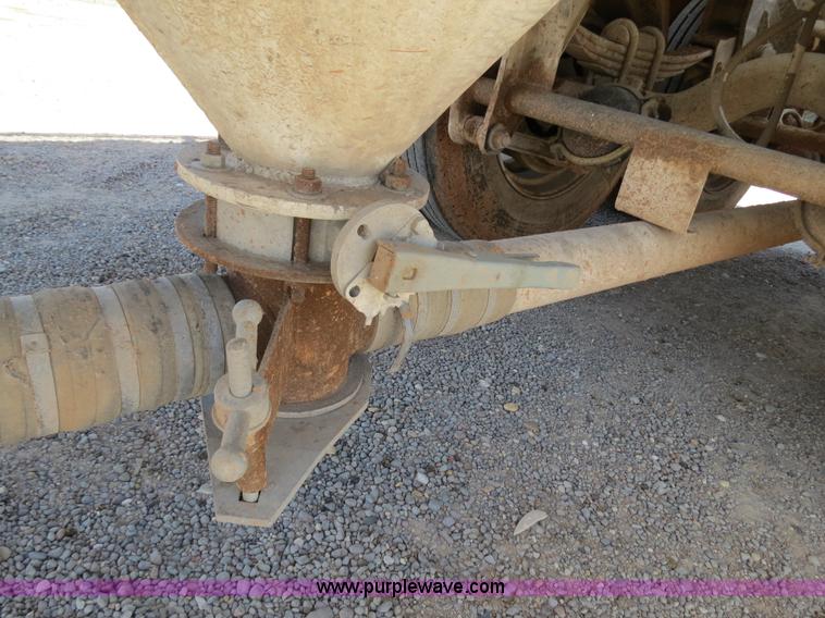 image for item B2292 1970 Fruehauf 40' aluminum pneumatic dry bulk trailer