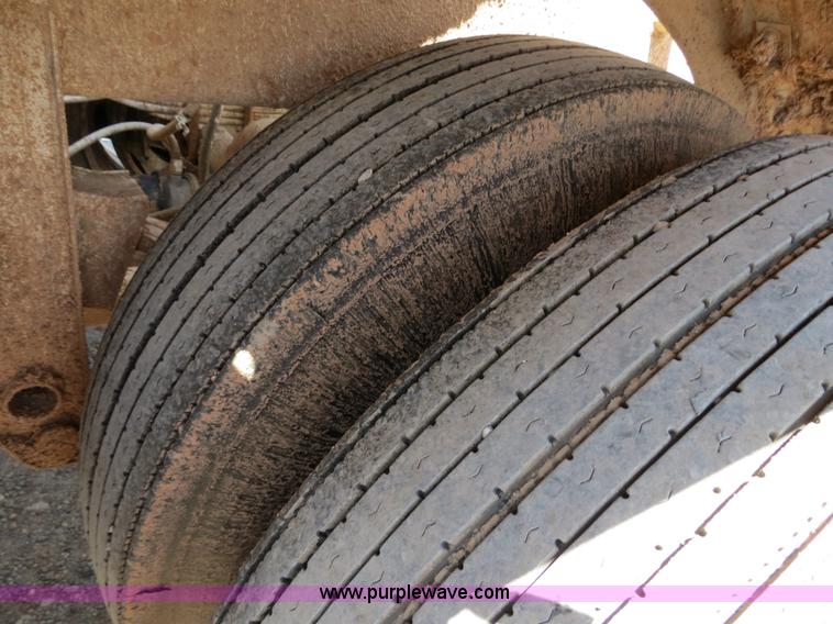 image for item B2292 1970 Fruehauf 40' aluminum pneumatic dry bulk trailer