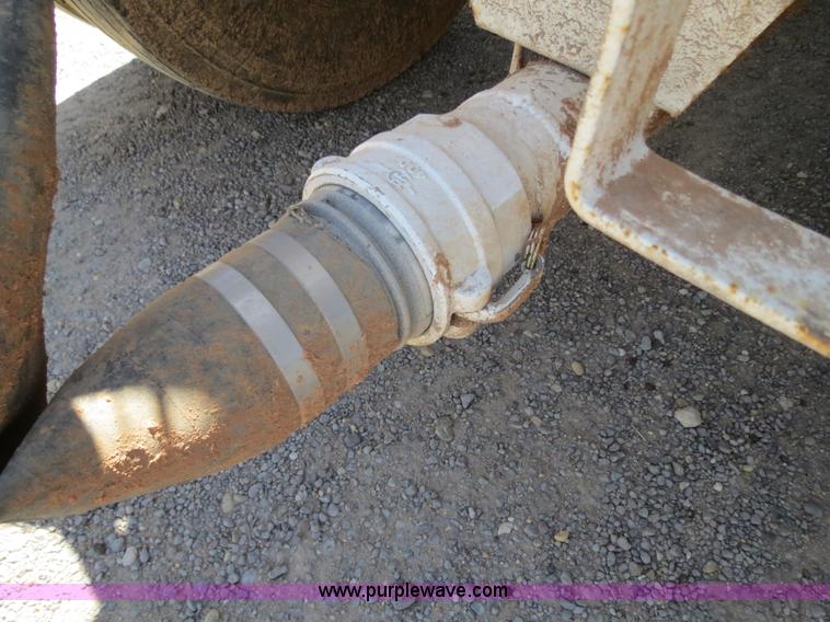 image for item B2292 1970 Fruehauf 40' aluminum pneumatic dry bulk trailer