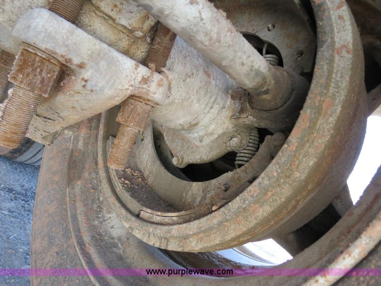 image for item B2292 1970 Fruehauf 40' aluminum pneumatic dry bulk trailer