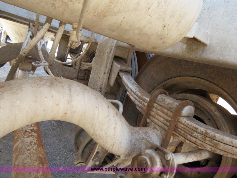 image for item B2292 1970 Fruehauf 40' aluminum pneumatic dry bulk trailer