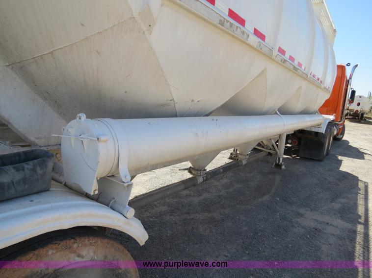 image for item B2292 1970 Fruehauf 40' aluminum pneumatic dry bulk trailer