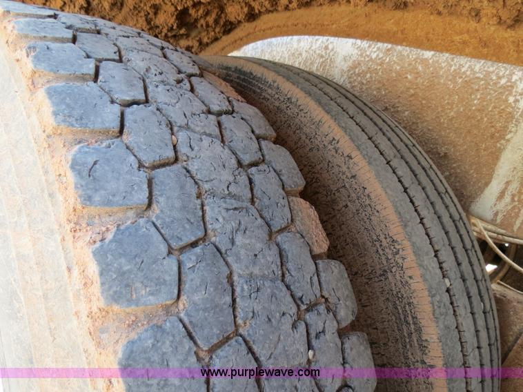 image for item B2292 1970 Fruehauf 40' aluminum pneumatic dry bulk trailer