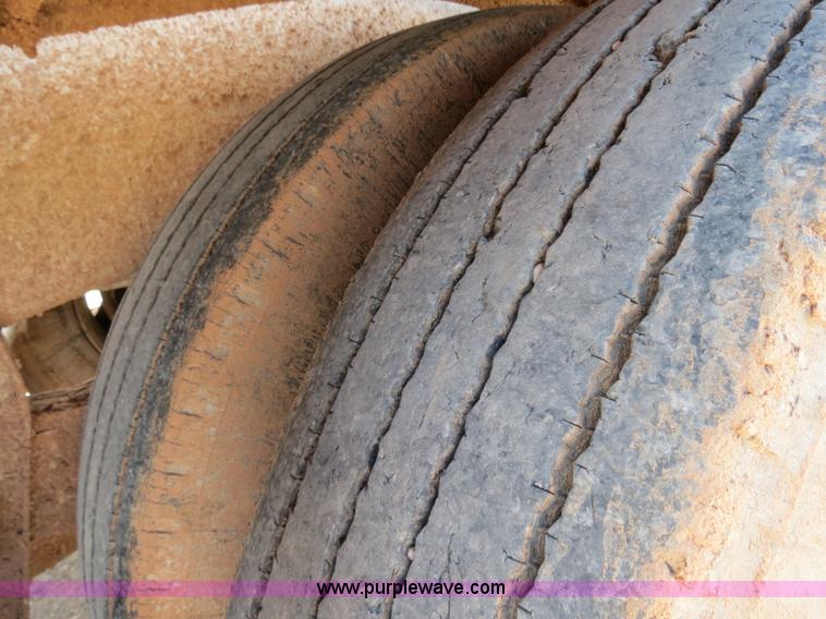 image for item B2292 1970 Fruehauf 40' aluminum pneumatic dry bulk trailer