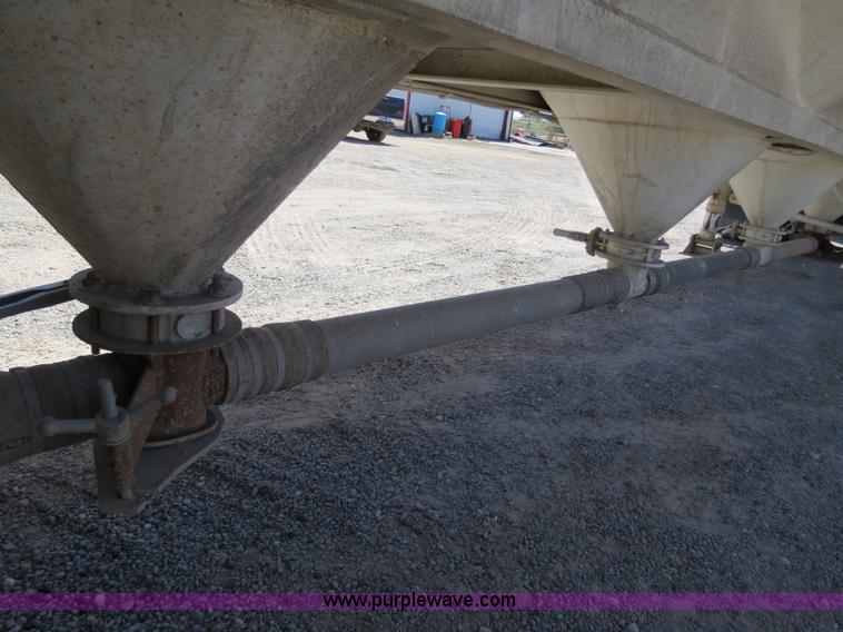 image for item B2292 1970 Fruehauf 40' aluminum pneumatic dry bulk trailer