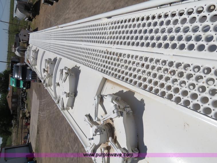 image for item B2292 1970 Fruehauf 40' aluminum pneumatic dry bulk trailer