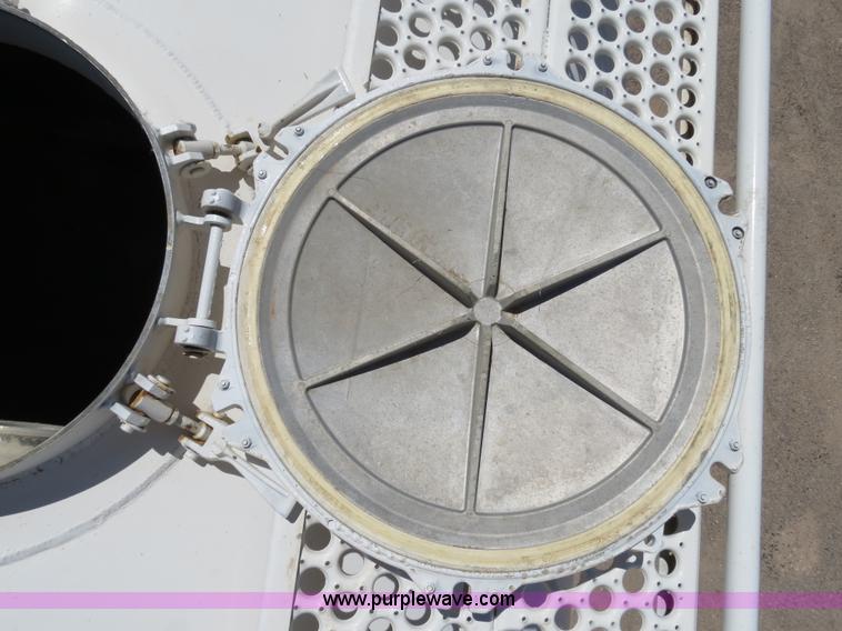 image for item B2292 1970 Fruehauf 40' aluminum pneumatic dry bulk trailer