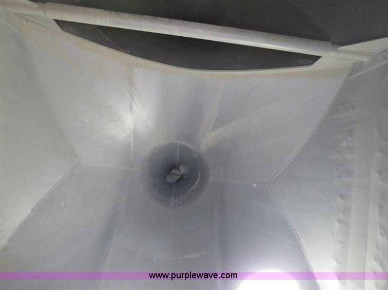 image for item B2292 1970 Fruehauf 40' aluminum pneumatic dry bulk trailer