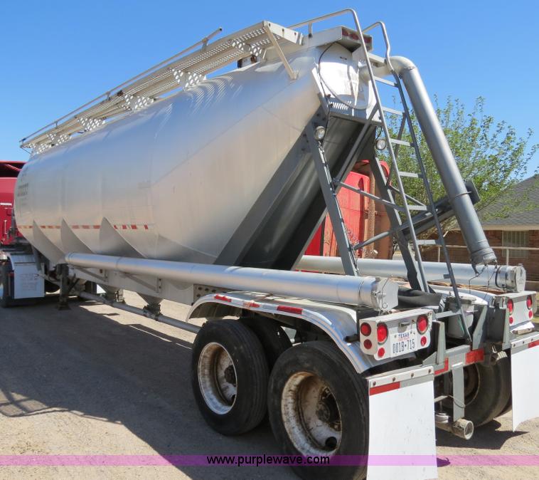 image for item B2293 1984 Fruehauf 42' aluminum pneumatic dry bulk trailer