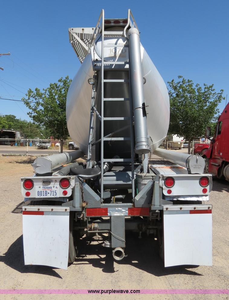 image for item B2293 1984 Fruehauf 42' aluminum pneumatic dry bulk trailer