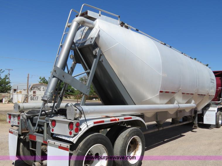 image for item B2293 1984 Fruehauf 42' aluminum pneumatic dry bulk trailer