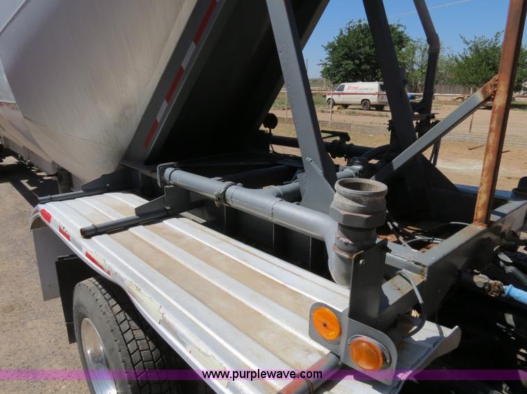 image for item B2293 1984 Fruehauf 42' aluminum pneumatic dry bulk trailer