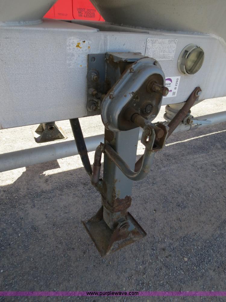 image for item B2293 1984 Fruehauf 42' aluminum pneumatic dry bulk trailer