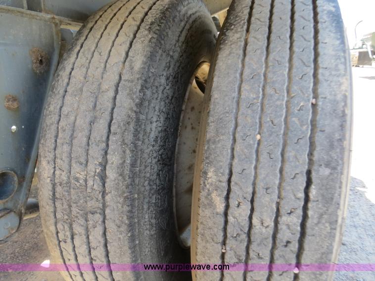 image for item B2293 1984 Fruehauf 42' aluminum pneumatic dry bulk trailer